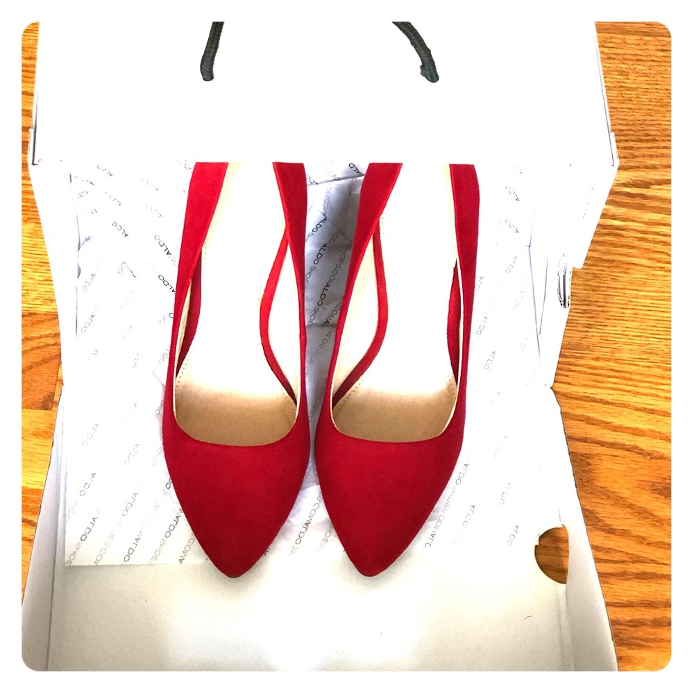 Authentic Aldo Sz 7.5 suede black heel